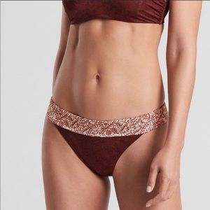 {Athleta} NWT mid rise bottoms